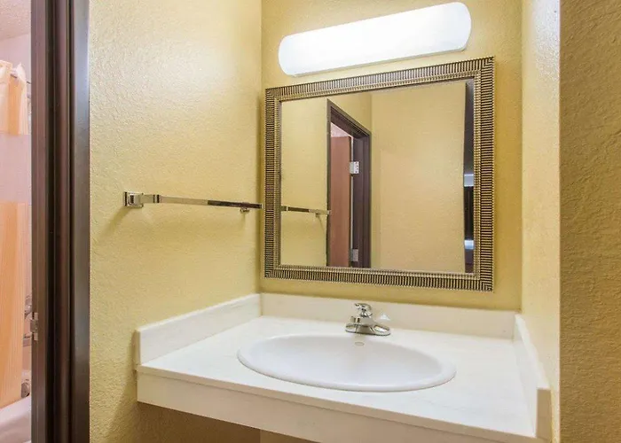 Days Inn By Wyndham Sheboygan/The Falls