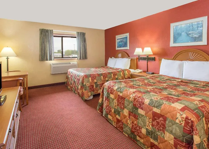 Days Inn By Wyndham Sheboygan/The Falls